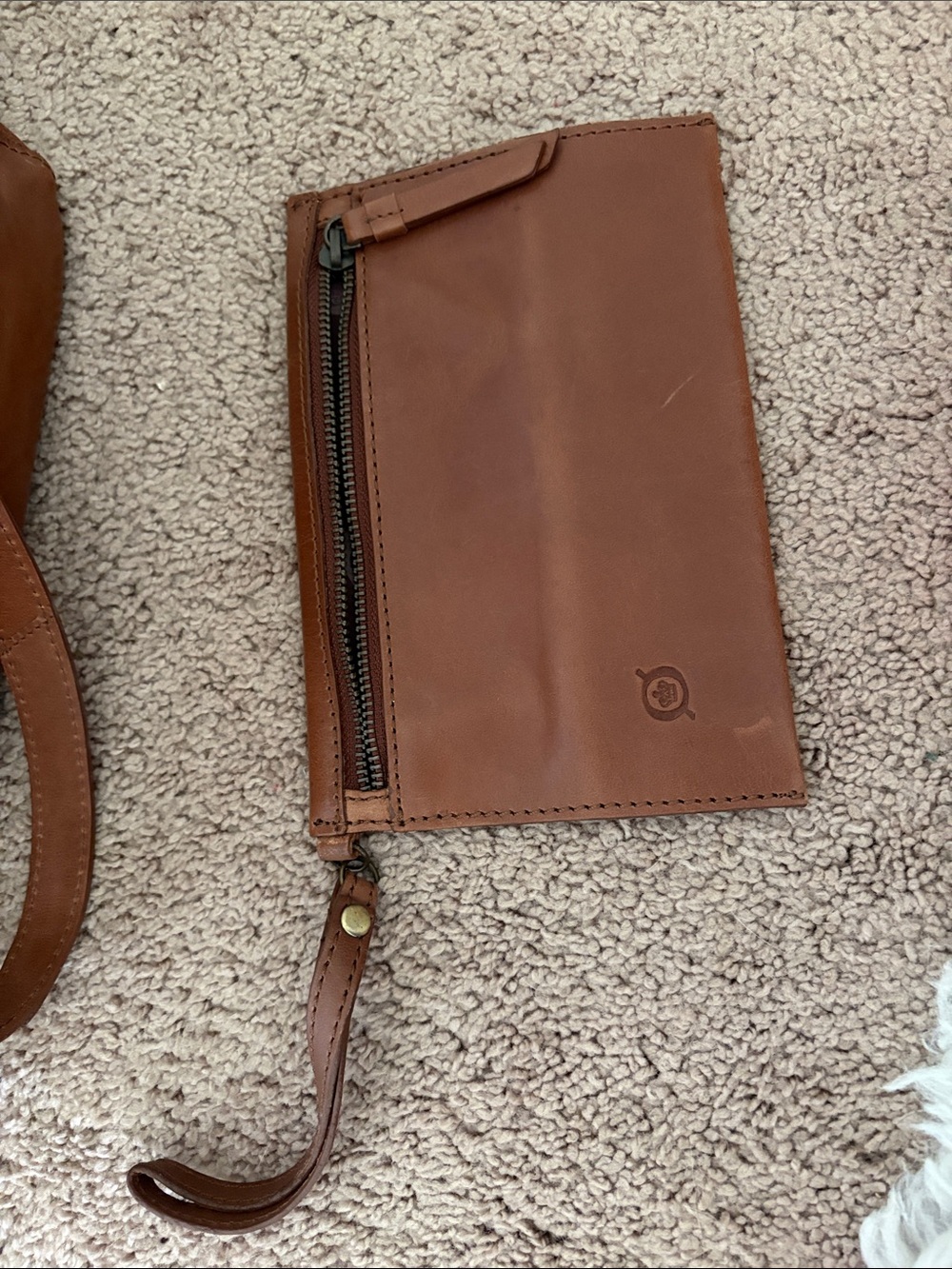 Born Leather Bag with wristlet - Picture 4 of 11